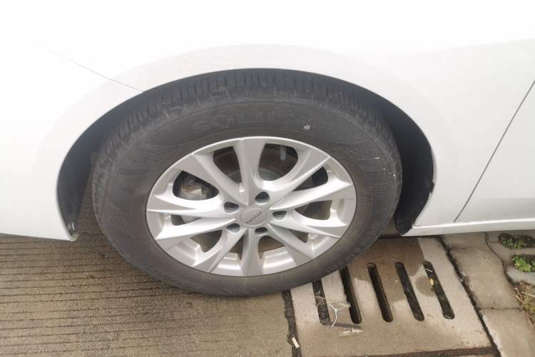 Used Roewe i5 2023 1.5L Manual Comfort Edition
