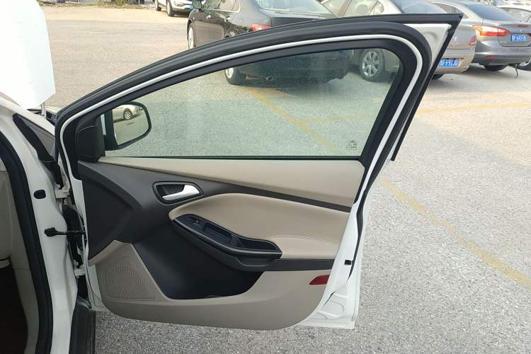 Used Ford Focus 2012 Hatchback 1.6L Automatic Fashion Edition