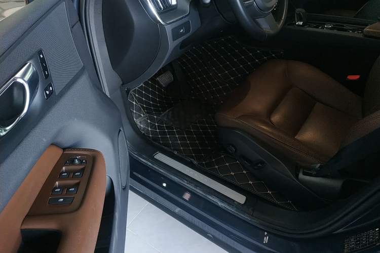 Used Volvo XC60 2024 B5 4x4 Smart Luxury Edition
