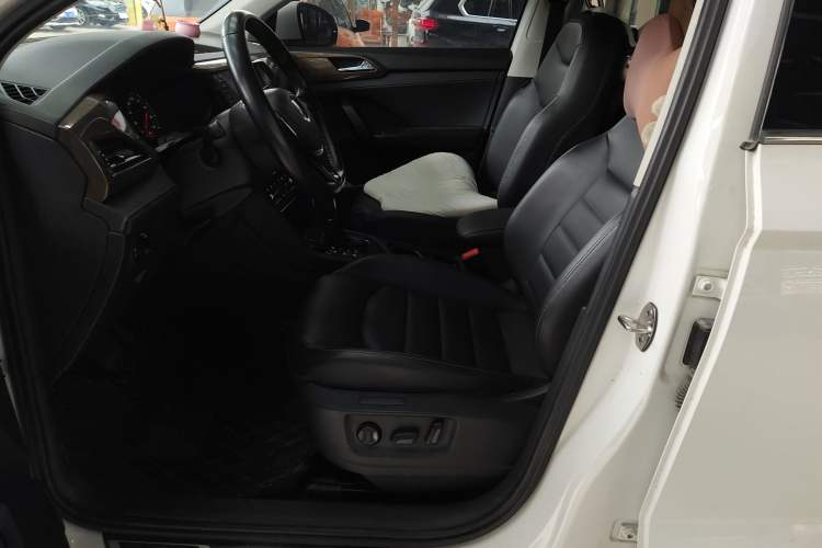 Used Volkswagen Tharu 2020 280TSI Two-Wheel Drive Luxury Plus Version China VI Standard
