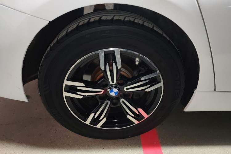 Used BMW 3 Series 2015 320Li Luxury Edition Fashion Model
