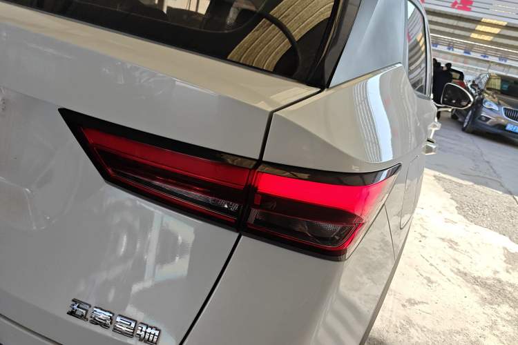 Used Wuling Alvez 2022 1.5L Manual Free-Style Model
