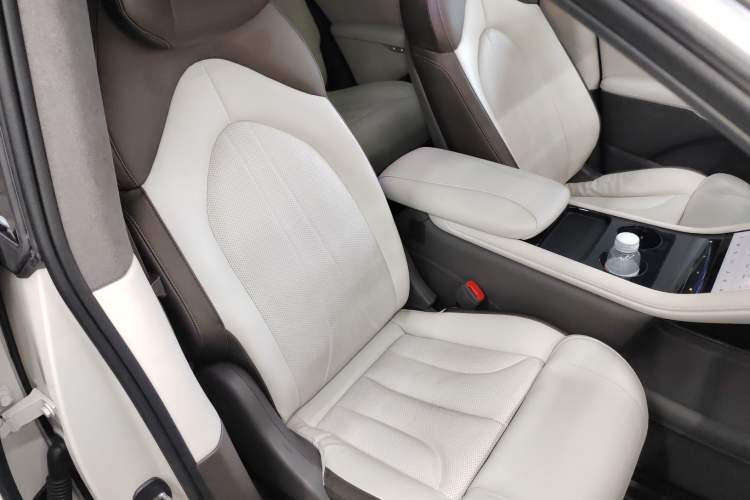 Used  LS7 2023 100kWh Pro All-Wheel-Drive Version