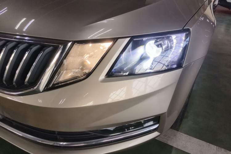 Used Skoda Octavia 2019 1.5L Automatic SmartDrive Comfort Edition China VI Standard