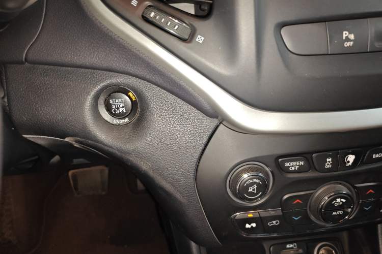 Used  Cherokee 2016 2.4L Leading Edition
