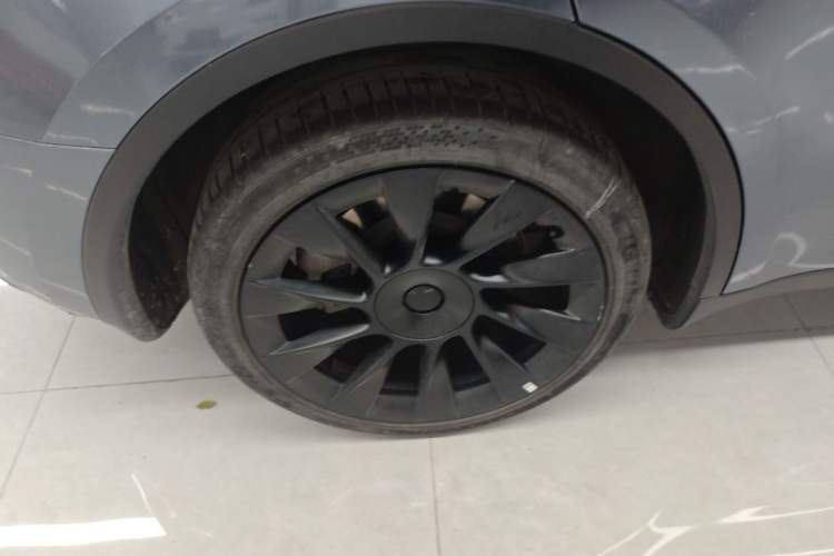 Used Tesla Model Y 2022 Long-Range All-Wheel-Drive Version
