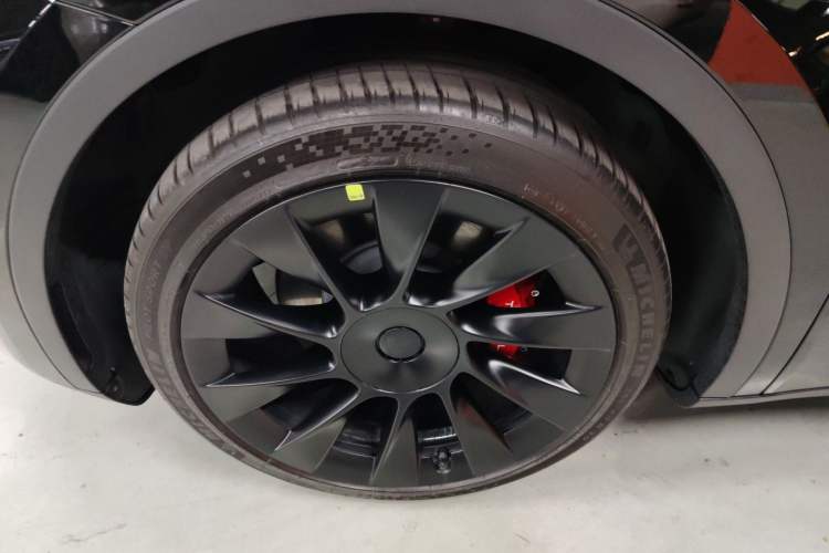 Used Tesla Model Y 2023 Long-Range All-Wheel-Drive Version
