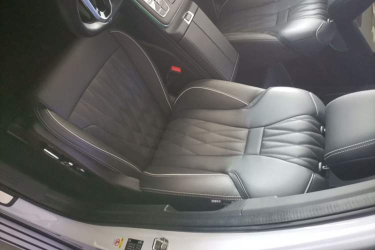 Used GAC Trumpchi GS8 2022 Linghang Series 2.0 TGDI Two-Wheel-Drive Luxury Smart Connectivity Version (7 Seats)
