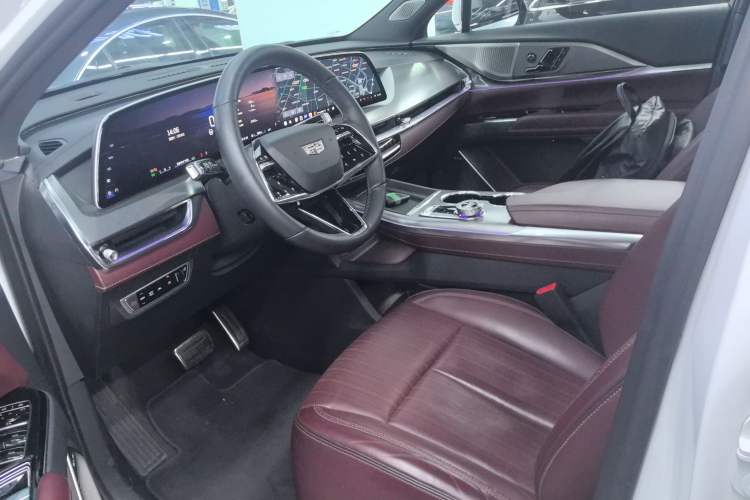 Used Cadillac XT5 2025 2.0T Platinum Edition
