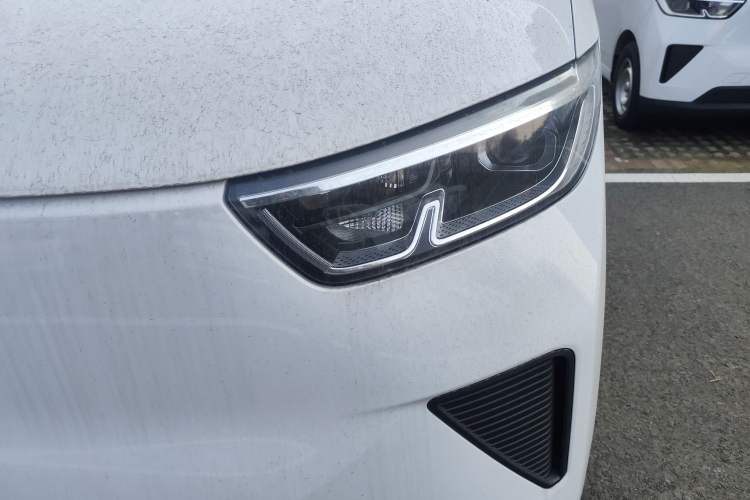 Used Wuling Yangguang 2024 300KM Comfort Version Passenger Van 75kW
