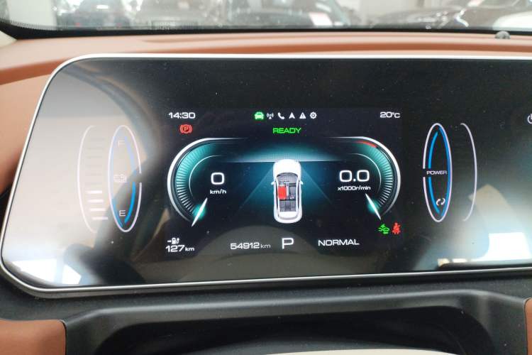 Used ORA Good Cat 2023 401 km Standard Range Luxury Version Lithium Iron Phosphate
