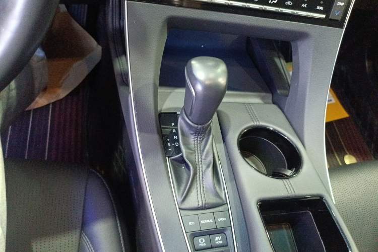 Used Toyota Avalon 2019 Dual-Engine 2.5L Luxury Edition China VI Standard