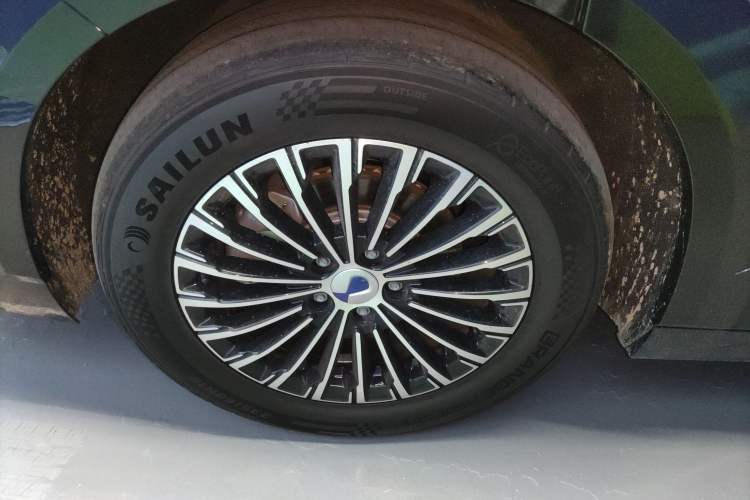 Used Denza D9 2024 DM-i 1050 Luxury Model
