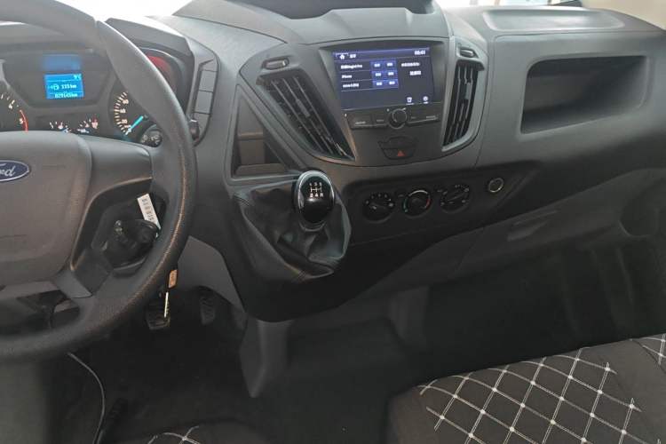 Used Ford Transit 2019 2.0T Diesel Multi-Purpose Commercial Vehicle Short Wheelbase Low Roof 6-Seater China VI Standard