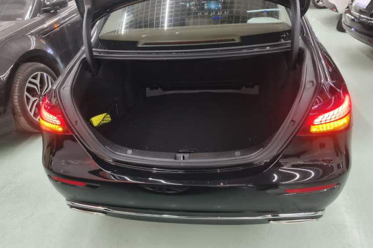 Used Mercedes-Benz E-Class 2023 Updated E 300 L Fashion Edition
