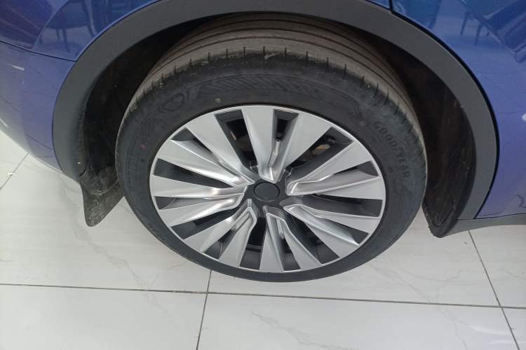 Used Tesla Model Y 2023 Long-Range All-Wheel-Drive Version
