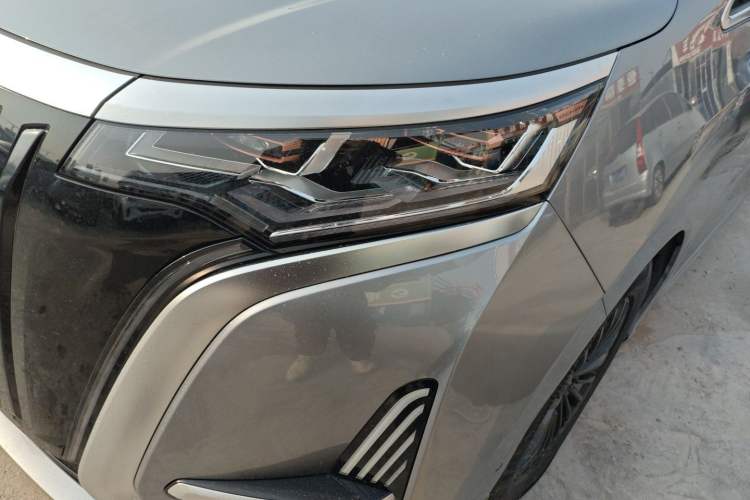 Used Denza D9 2022 EV 600 Four-Wheel Drive Flagship Model
