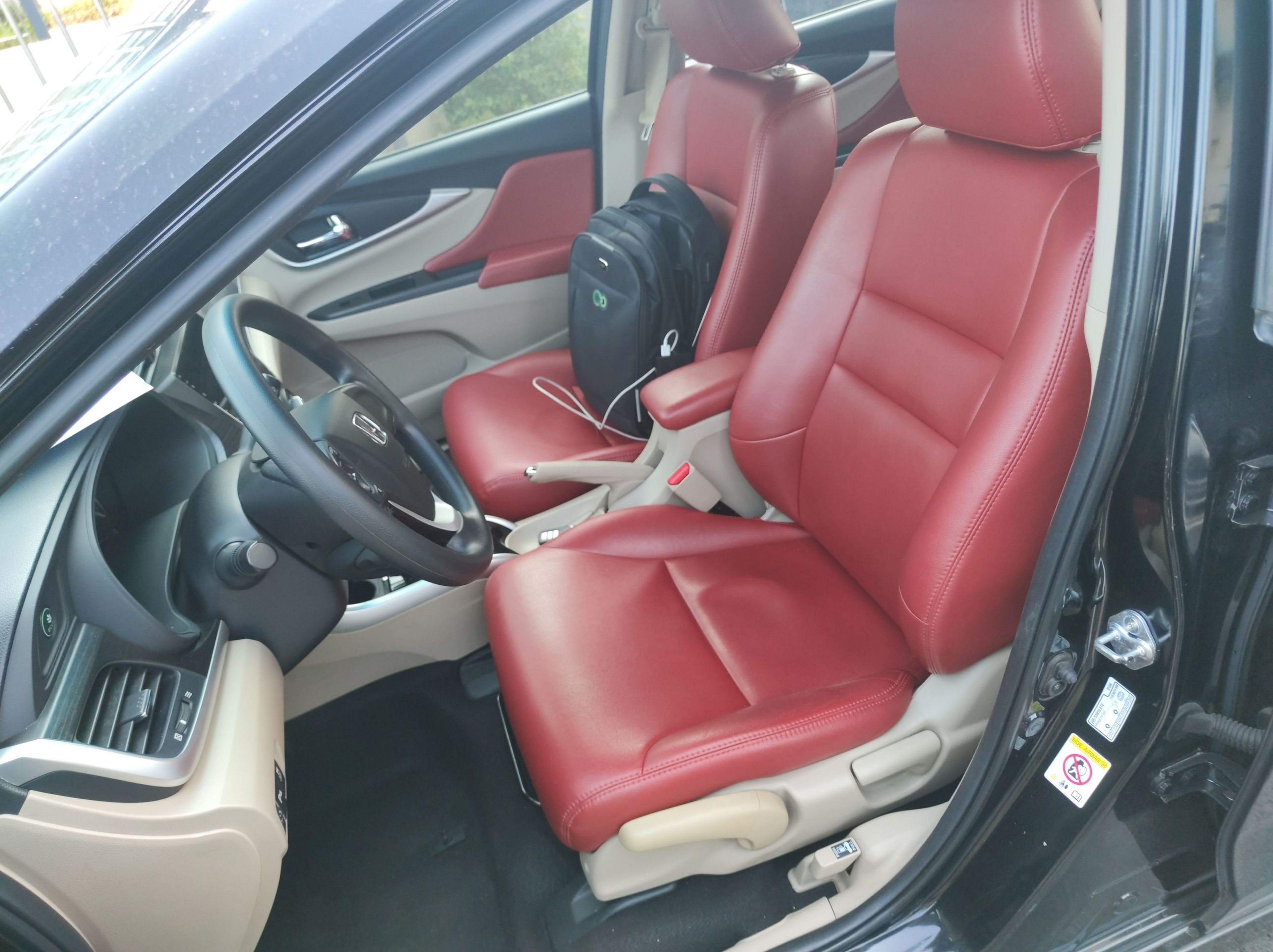 Переднее сиденье в автомобиле