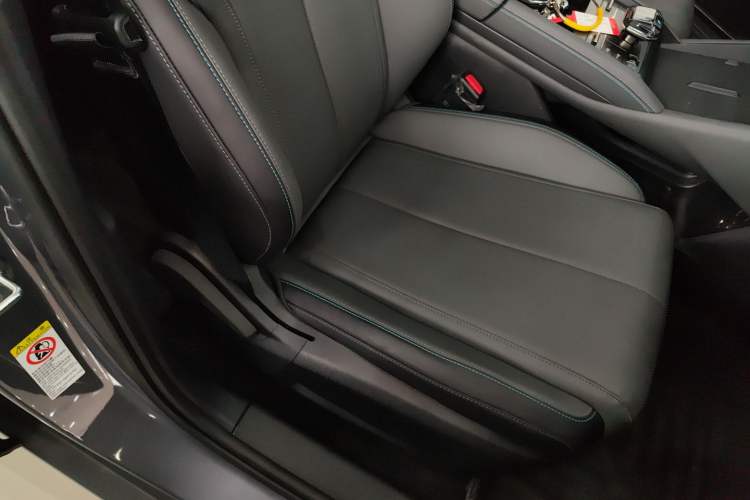 Used BYD Qin L 2025 DM-i Smart Drive 120KM Leading Model
