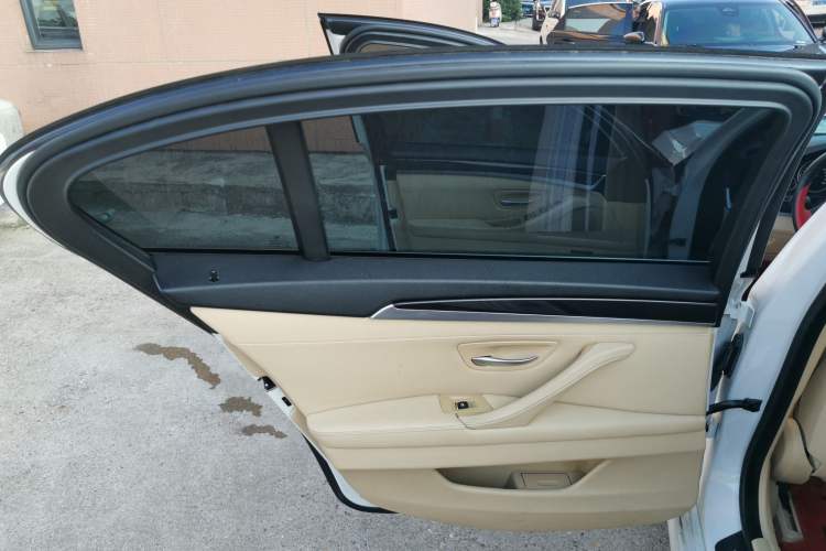 Used BMW 5 Series 2014 520Li Elegant Model
