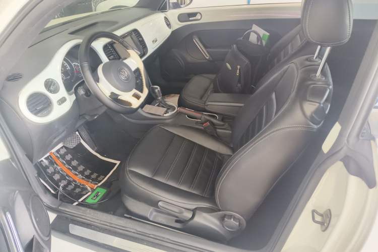 Used Volkswagen Beetle 2015 180TSI model
