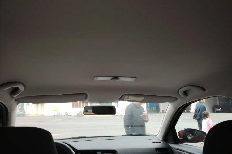 Used Volkswagen Gran Lavida 2013 1.6L Automatic Fashion Model