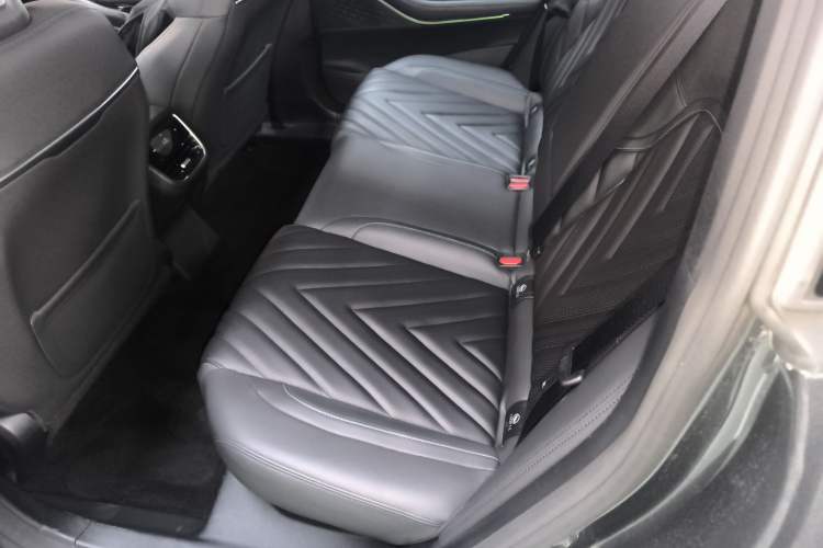 Used  SL03 2023 200Max Range-Extended Version
