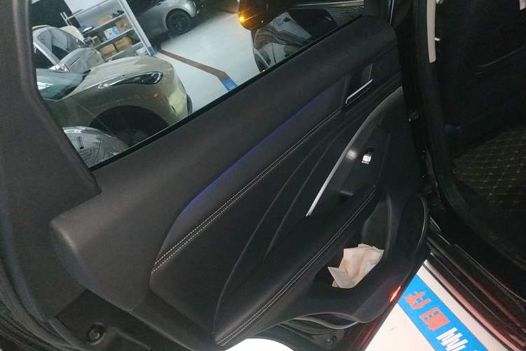 Used Wey VV6 2018 2.0T Two-Wheel-Drive Ultra-Luxury Version China V Standard
