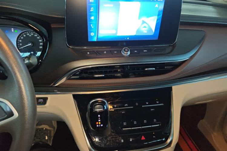 Used Buick GL8 2022 Land Cruiser Executive Class 652T Comfort Model
