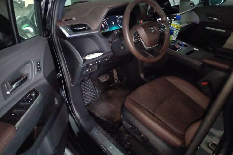 Used Toyota Granvia 2023 2.5L Hybrid Flagship VIP Edition
