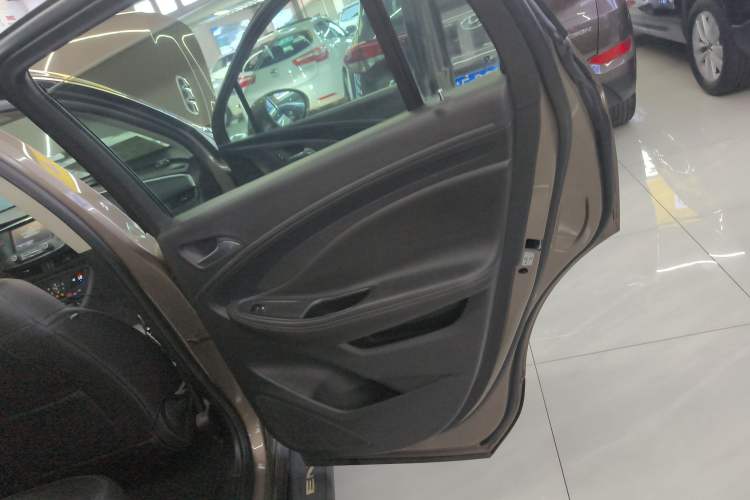 Used Buick Envision 2018 20T Two-Wheel-Drive Elite Model
