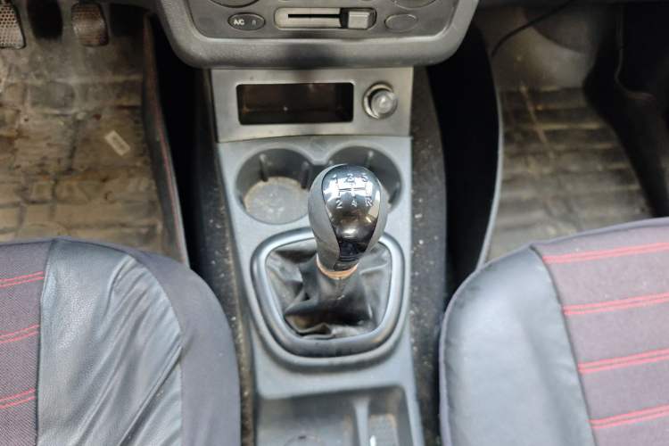 Used Dongfeng Fengon 330 2014 1.5L Manual Standard Edition DK15-02