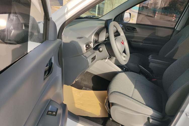 Used Wuling Hongguang New Energy 2025 Extended-Range Hybrid 50 km Standard Version
