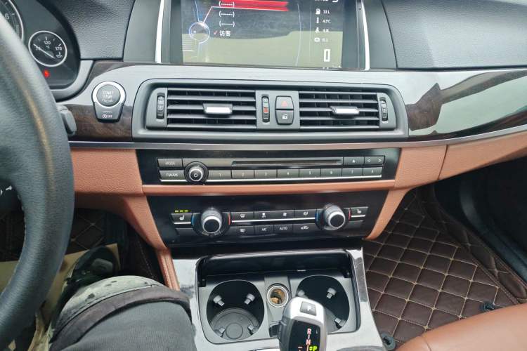 Used BMW 5 Series 2014 525Li Leading Model
