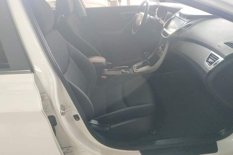 Used Hyundai Elantra 2016 1.6L Automatic Smart Version
