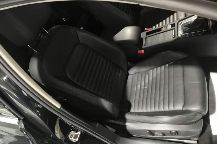 Used Volkswagen Magotan 2018 330TSI DSG Advanced Model
