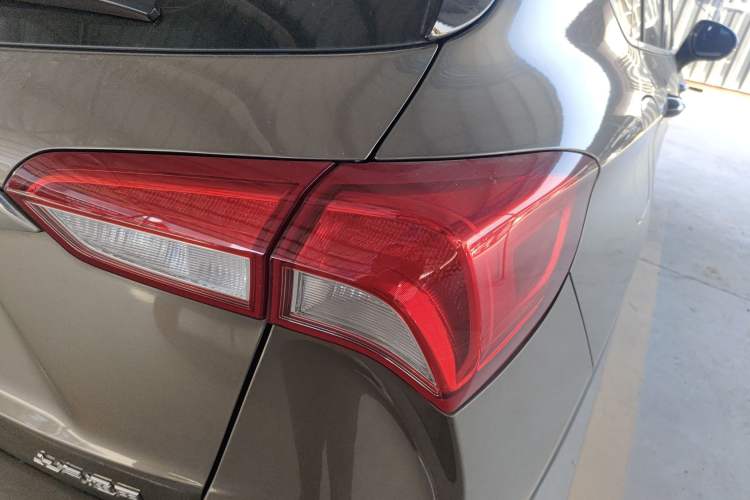 Used Buick Envision 2018 20T Two-Wheel-Drive Elite Model
