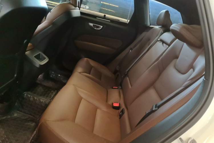 Used Volvo XC60 2023 B5 4x4 Smart Luxury Edition
