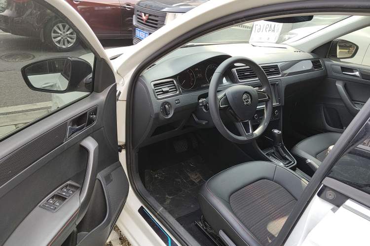 Used Skoda Rapid Spaceback 2016 Revised 1.6L Automatic Smart Drive Version