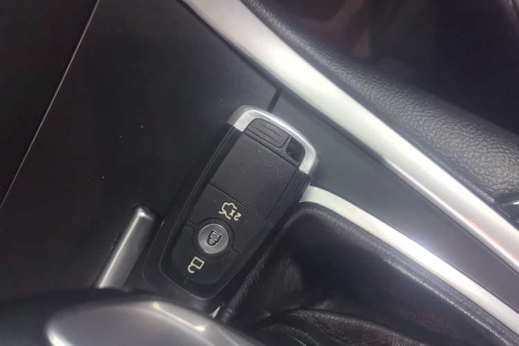 Used Ford Edge 2018 Facelifted EcoBoost 245 Two-Wheel-Drive Platinum Edition 5 Seats China V Emission Standard
