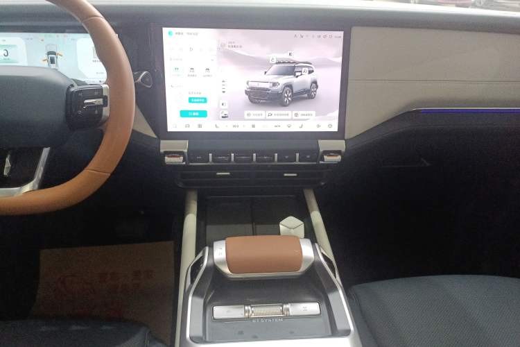 Used  G318 2024 Four-Wheel-Drive Air Suspension Model