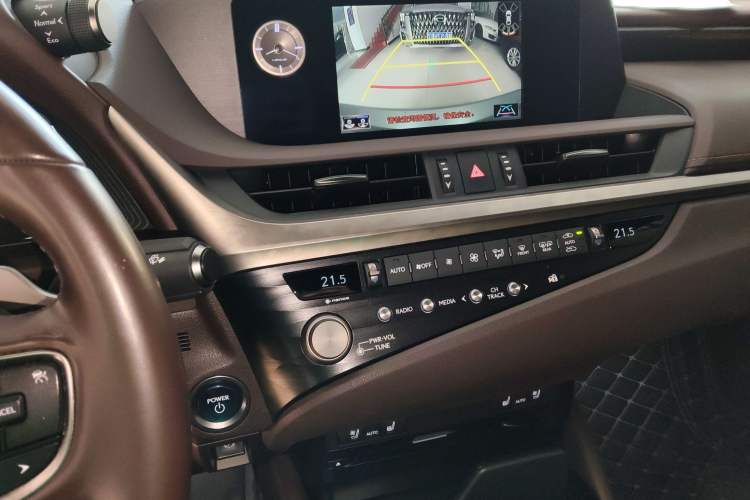 Used Lexus ES 2020 300h Deluxe Edition