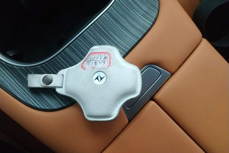 Used  eπ008 2025 210Max Range-Extended Version 5 Seats