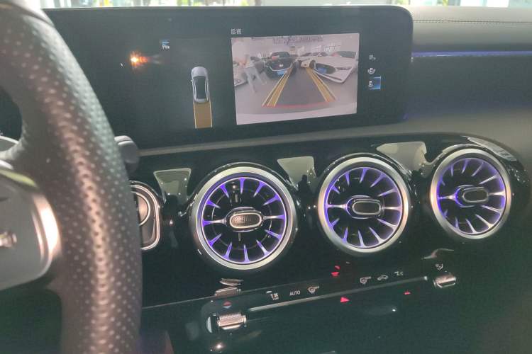 Used Mercedes-Benz A-Class 2022 Second Facelift A 200 L Sport Sedan Fashion Version
