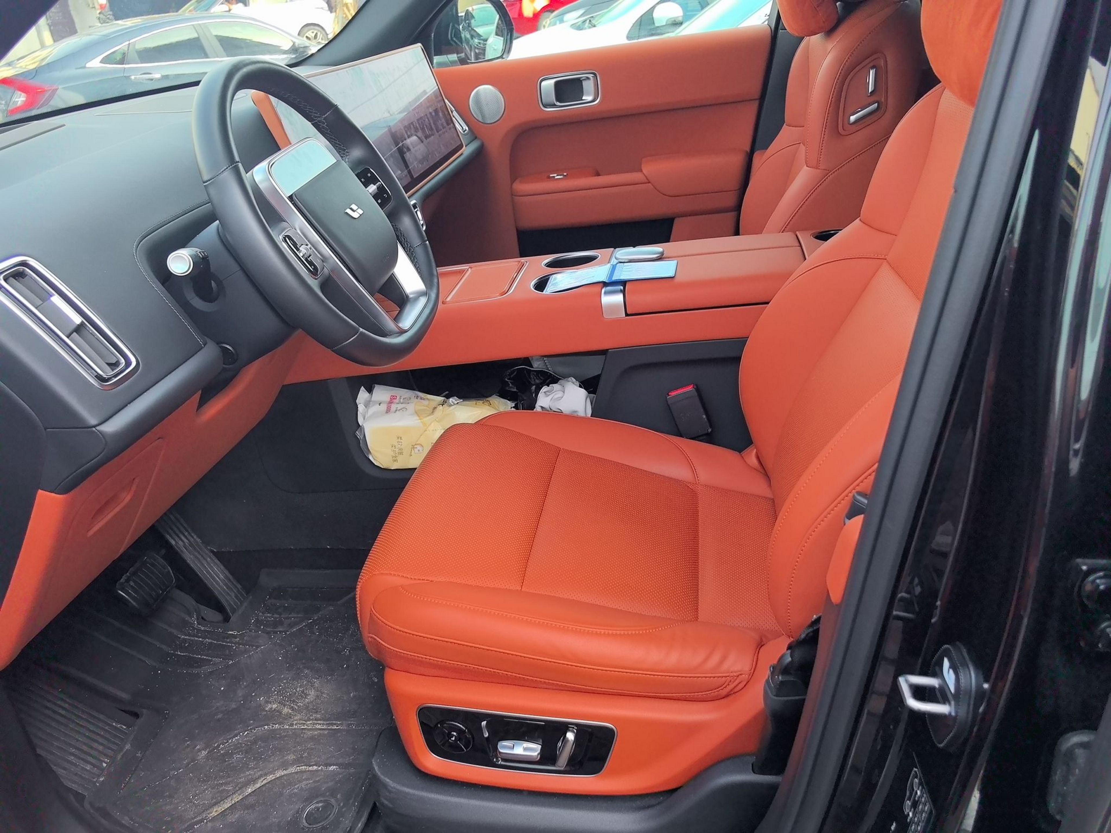 Переднее сиденье в автомобиле