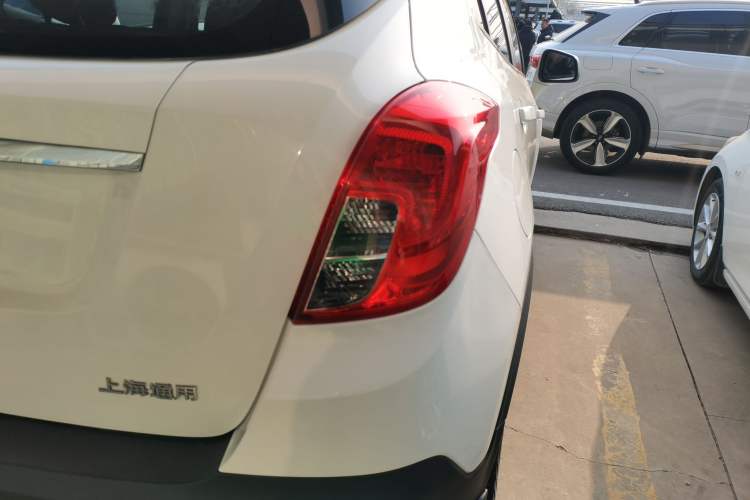 Used Buick Encore 2015 1.4T Automatic Two-Wheel Drive Urban Elite Version
