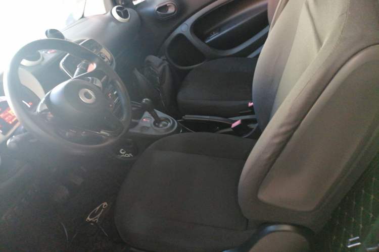 Used  fortwo 2015 1.0L 52 kW hardtop Dynamic version
