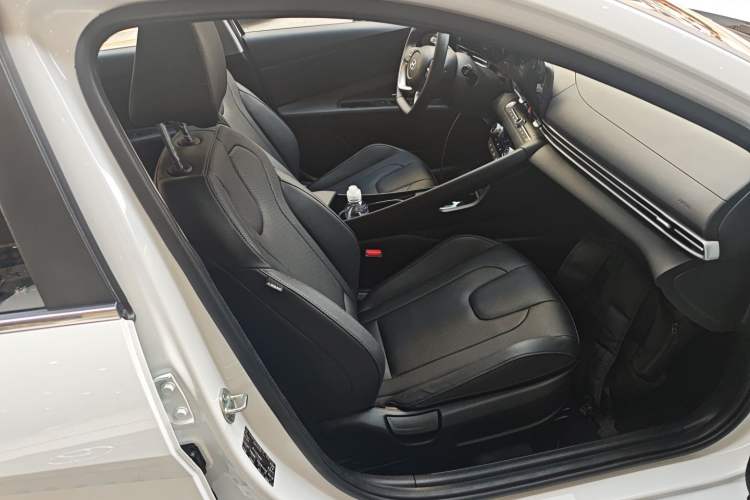 Used Hyundai Elantra 2023 1.5L CVT LUX Prestige Edition