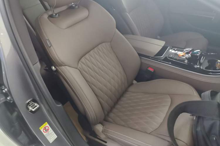 Used BYD Han 2022 EV Genesis Edition 715KM Front-Wheel-Drive Prestige Model
