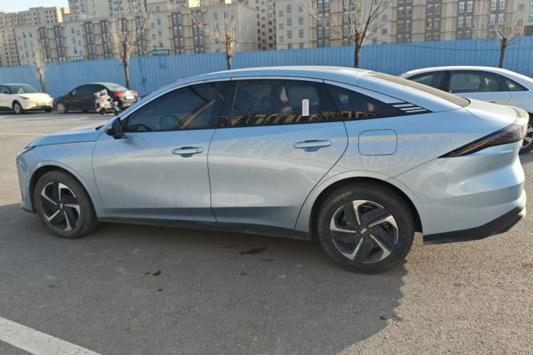 Used  L6 2025 EM-i 140km Starship Edition
